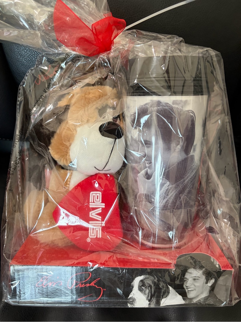 Elvis Presley Travel Mug & Plush Hound Dog Gift Set – New Sealed 2016